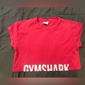 GYMSHARK- cropped hot pink tshirt